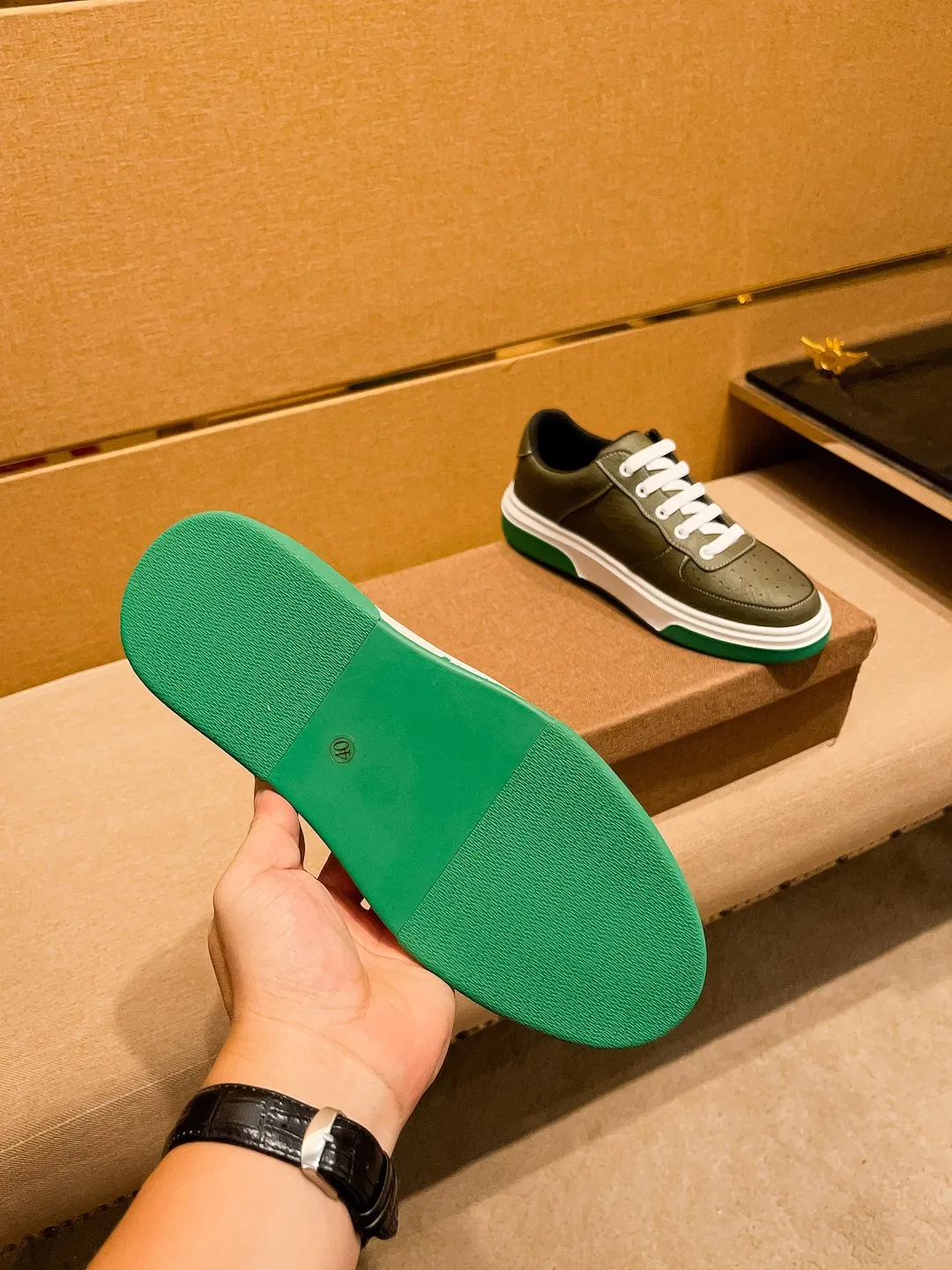 Men's shoes💰 420💰[BV]🔥 High-end men's shoes brand official website 1:1 latest masterpiece: the upper is made of Italian imported first-layer cowhide with a comfortable and breathable lining➕original non-slip and wear-resistant outsole🔥, making walking more convenient and comfortable! An exclusive new model, a stunning work, a beautiful 1:1 replica [color] compared to the official quality! Create a fashionable personality to set off your uniqueness! A must-have for trendy men! Classic 🔥Size: 38-44 Color: 🔥 Colors available🔥.